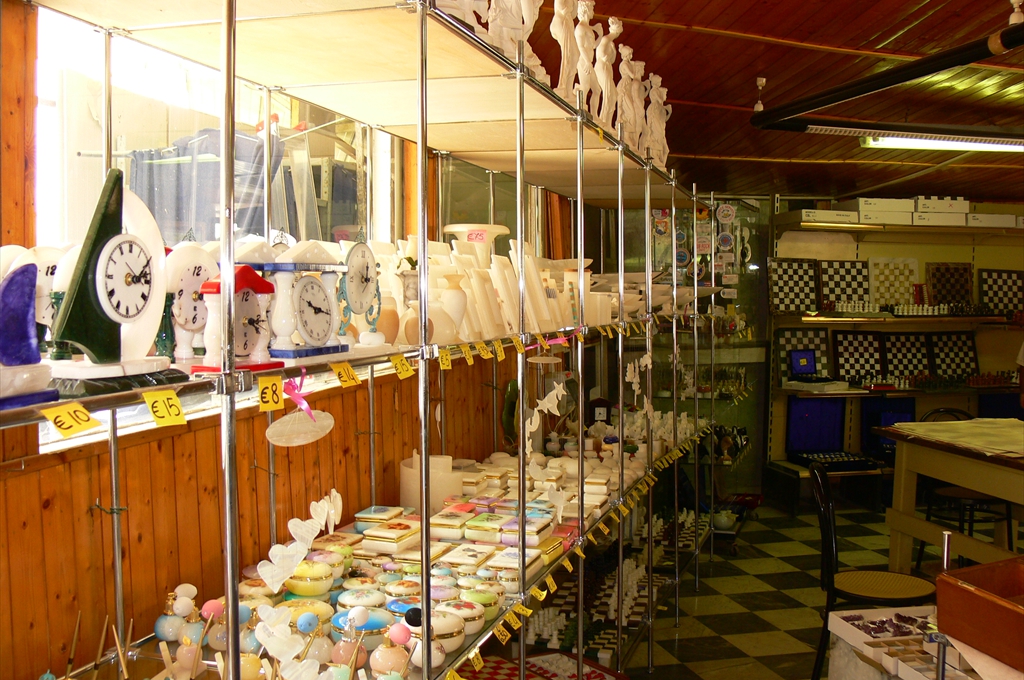 Souvenir Shop, Carrara