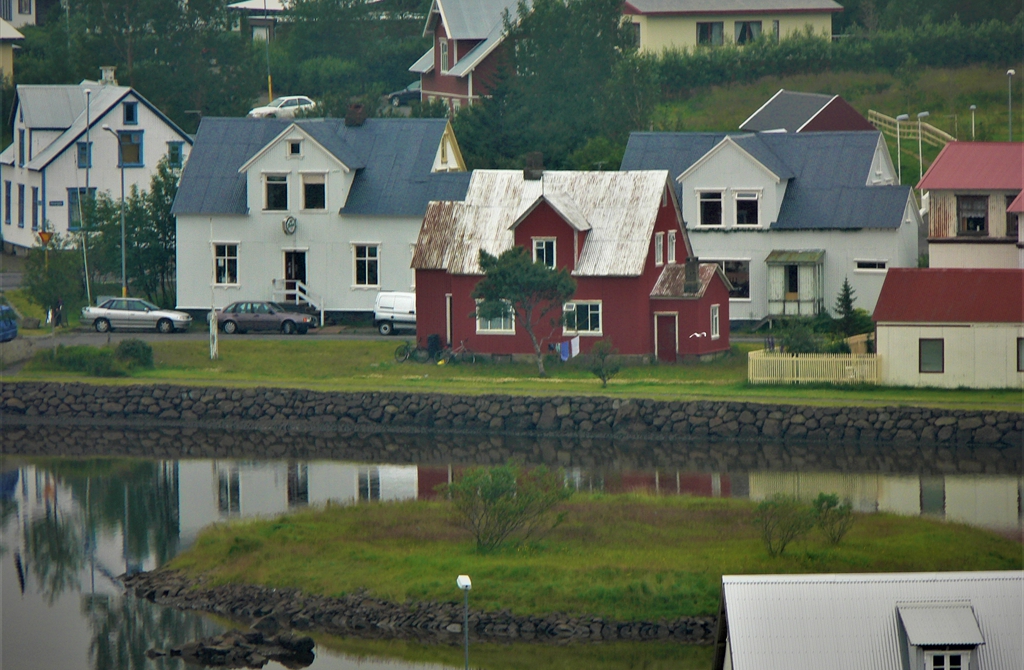 Vedere spre Seyðisfjörður de pe Feribotul Norröna