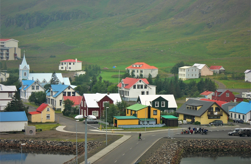 Vedere spre Seyðisfjörður  de pe Norröna