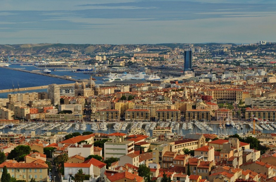 Presiune antropică ridicată, amenajări portuare, Marsilia, Franța