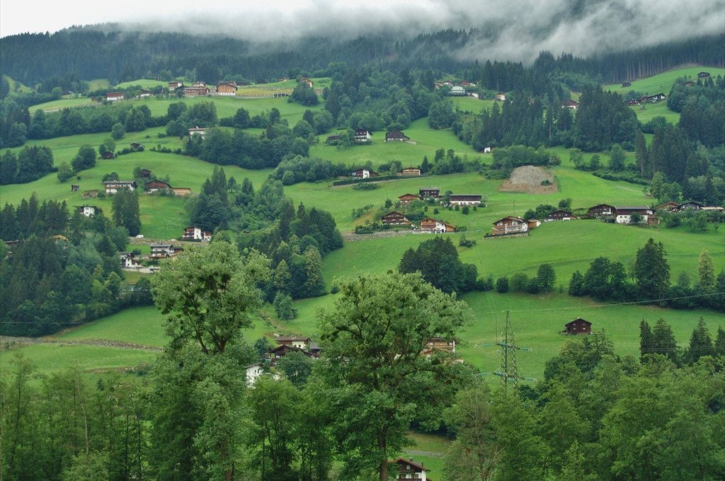 Sate risipite în Alpii Tirolezi